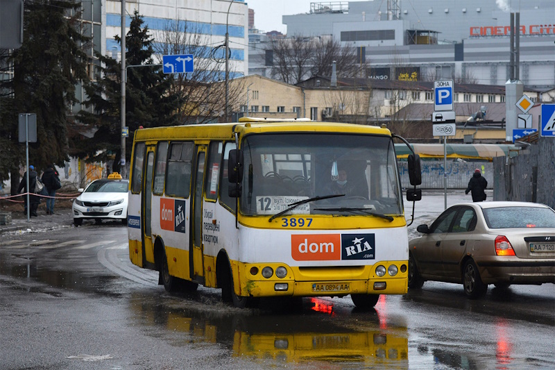Автобус 12 Київ