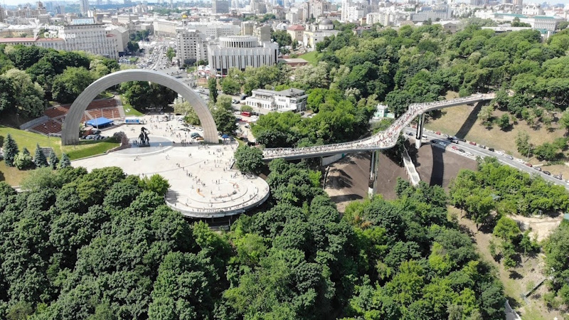 Скляний міст у Києві