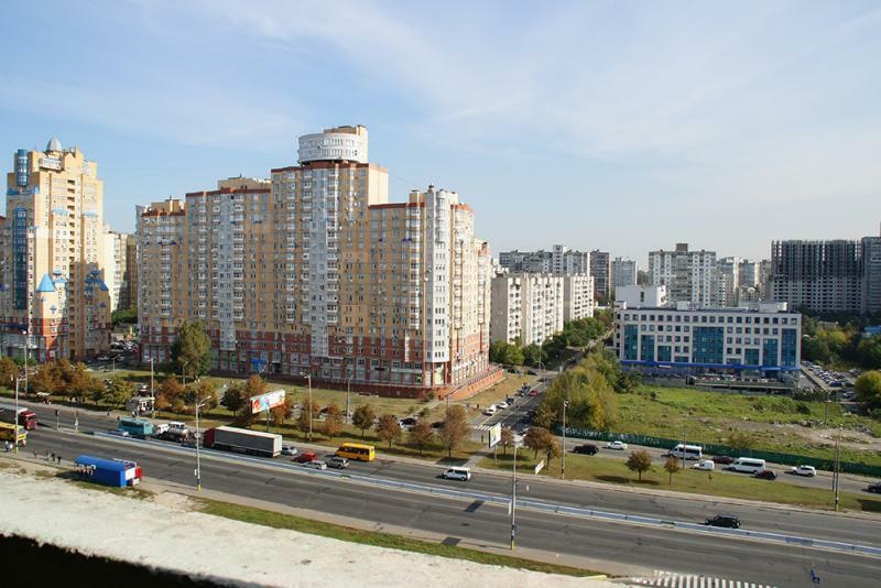 між проспектом Академіка Палладіна