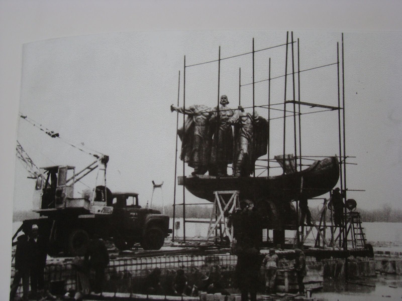 Пам'ятник засновникам Києва