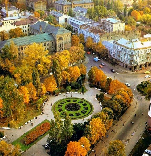 Львівська площа