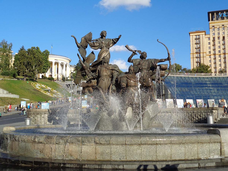 Пам'ятник засновникам Києва