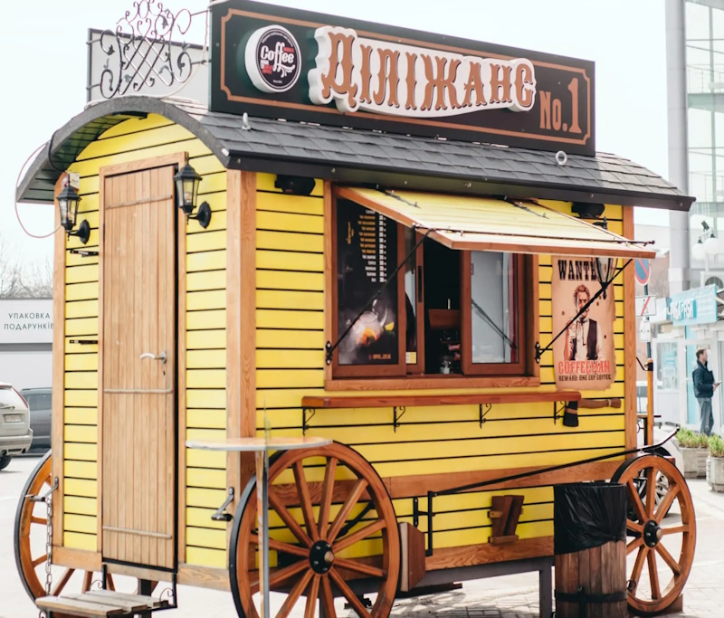 Мобільні кофейні в парку Багряного на вихідних