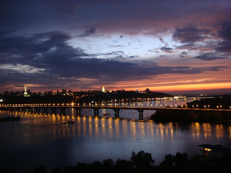 Набережні Києва