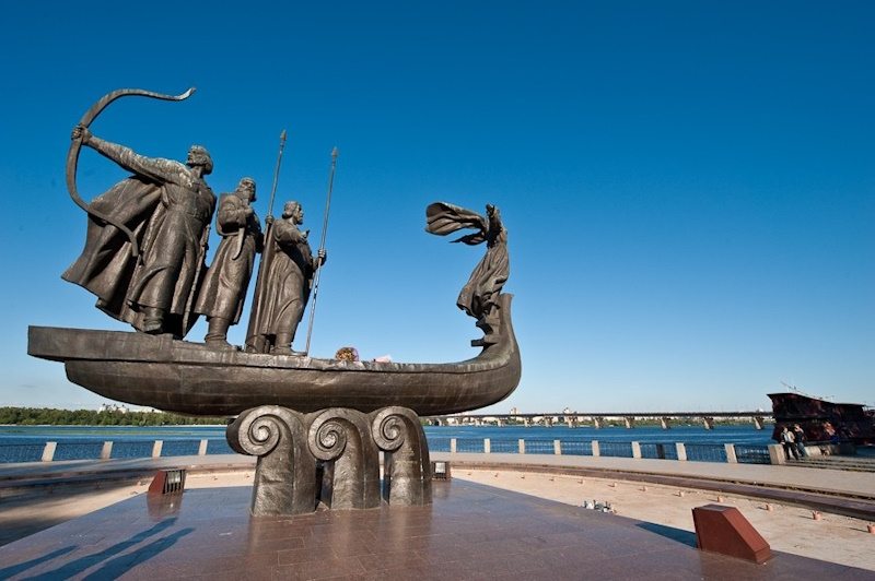 Пам'ятник засновникам Києва