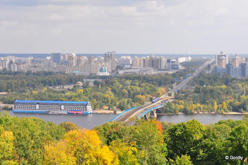 Лівобережний масив