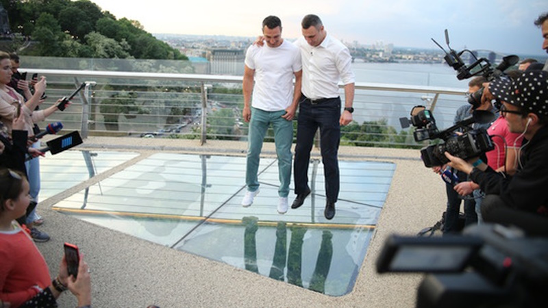 Скляний міст у Києві